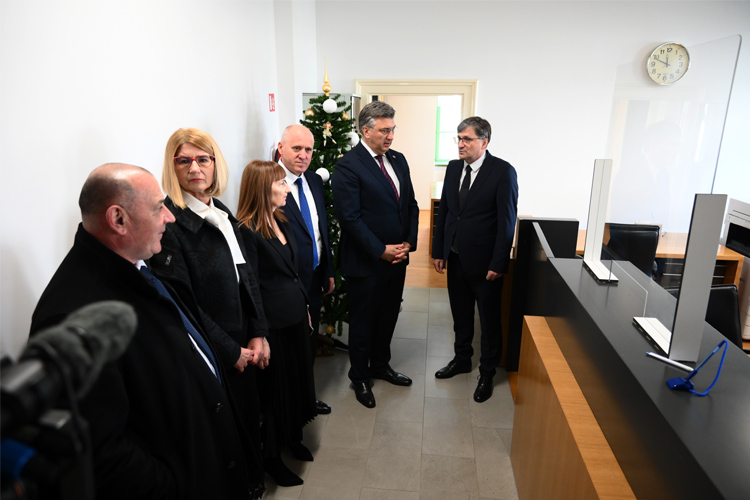 Slika /slike/Vijesti/Sisak/Posjet katastru.jpg